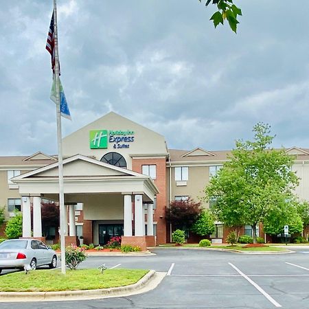 ホリデイ イン エクスプレス ホテル&スイーツ リーズヴィル Reidsville エクステリア 写真